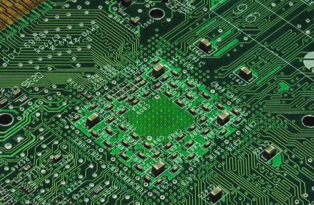 PCB+芯片唯一龙头获华为认证国家大基金重仓抢筹即将成妖(图1)