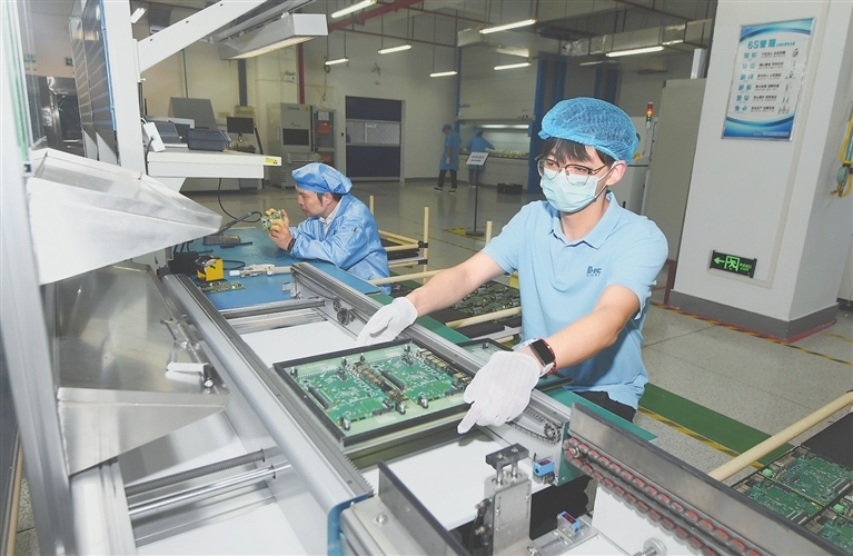 小马智卡取得电路板防护壳结构专利有利于提高维护电路板的灵活性(图1)